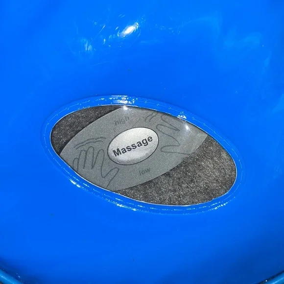 NWT.  Brookstone Massaging Pillow - Picture 3 of 4